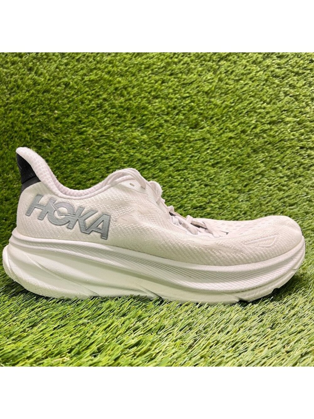 Hoka One One Clifton 9 Mens Size 10.5 White Gray Athletic Running Shoes Sneakers